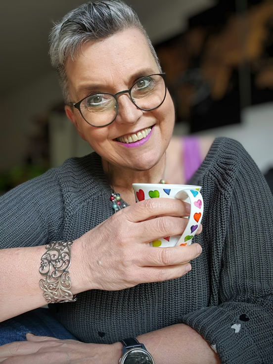 Elke mit Lieblingstasse-small